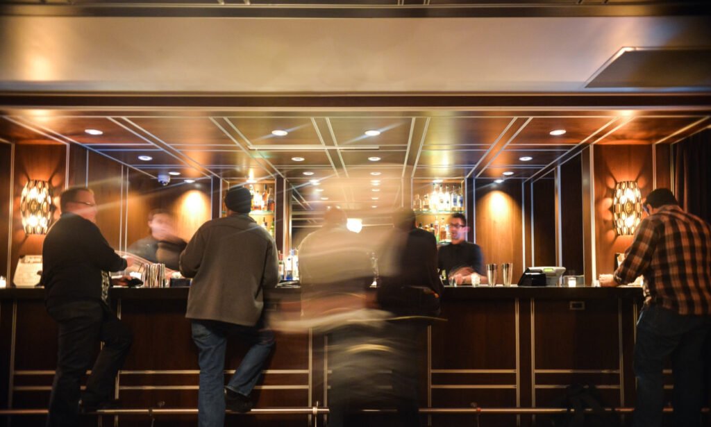 130 people hotel bar drinks 1024x615